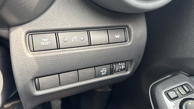 Nissan Juke 1.0 DiG-T 114 N-Connecta 5dr Petrol Hatchback